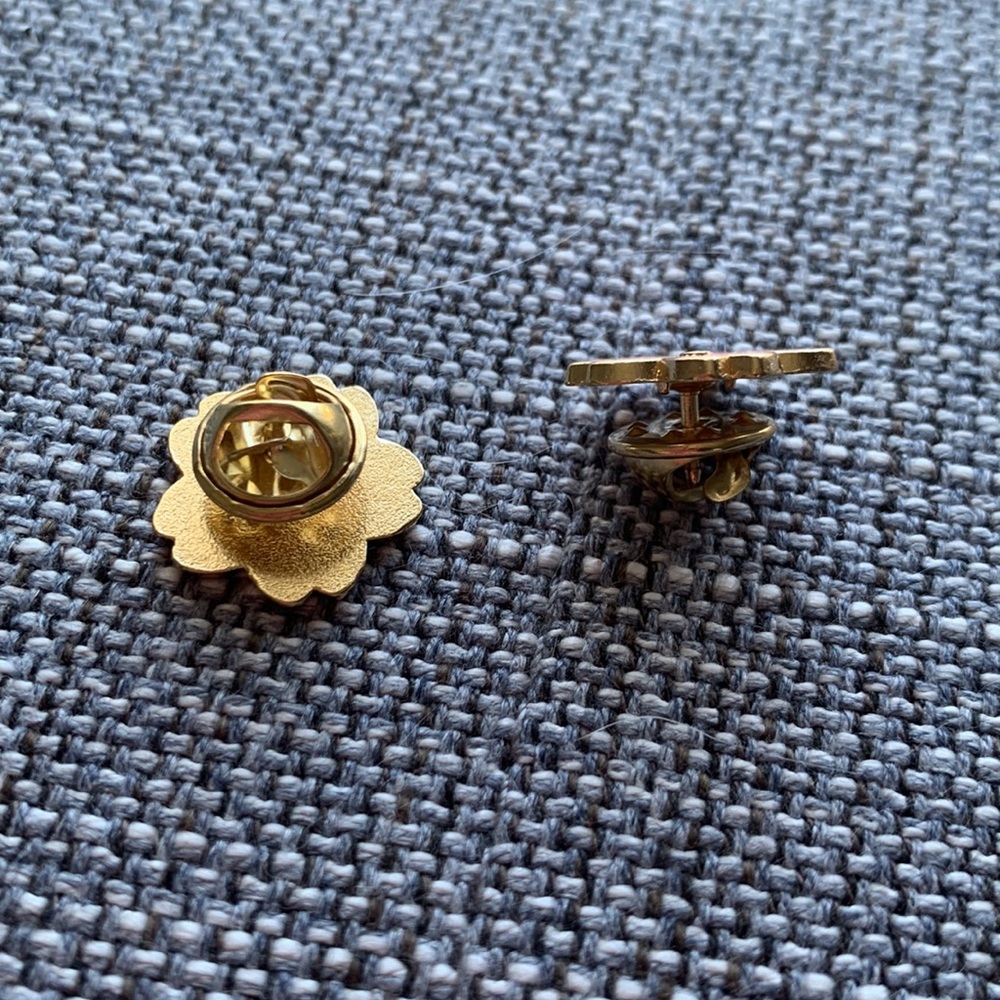 Cute cherry blossom pins - Set of 2 - Picture 2 of 3